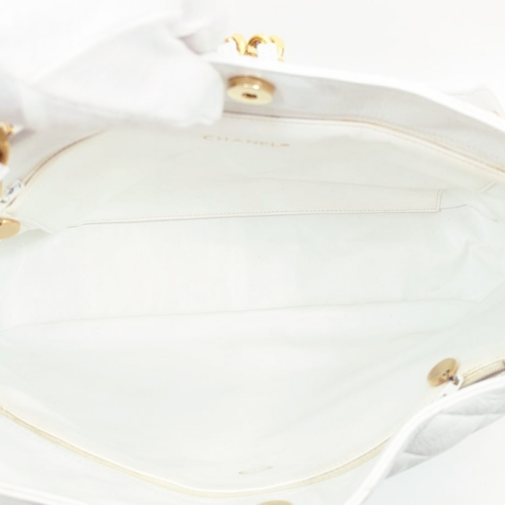 ✨️💎Authentic Chanel White Qualited Lambskin Hobo Bag - Picture 15 of 16